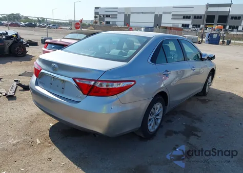 2016 Toyota Camry Le z USA, uszkodzony, nr VIN 4T4BF1FK6GR575388